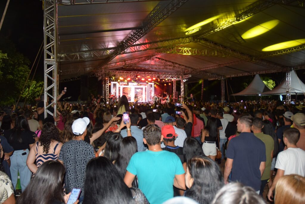 Show com grupo de renome nacional, Traia Véia, reuniu mais de 6 mil pessoas nas comemorações de final de ano, em Iguatemi Show com grupo de renome nacional, Traia Véia, reuniu mais de 6 mil pessoas nas comemorações de final de ano, em Iguatemi