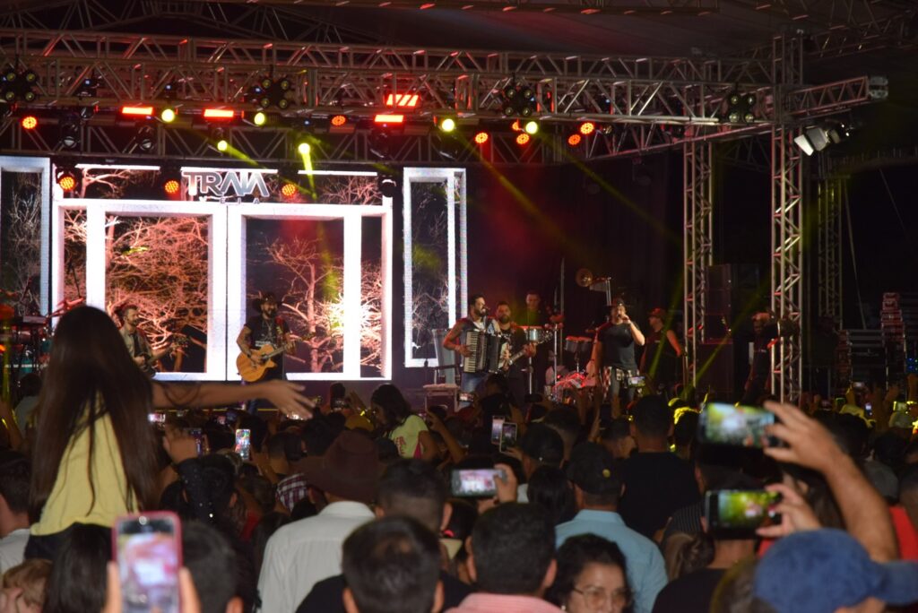 Show com grupo de renome nacional, Traia Véia, reuniu mais de 6 mil pessoas nas comemorações de final de ano, em Iguatemi Show com grupo de renome nacional, Traia Véia, reuniu mais de 6 mil pessoas nas comemorações de final de ano, em Iguatemi