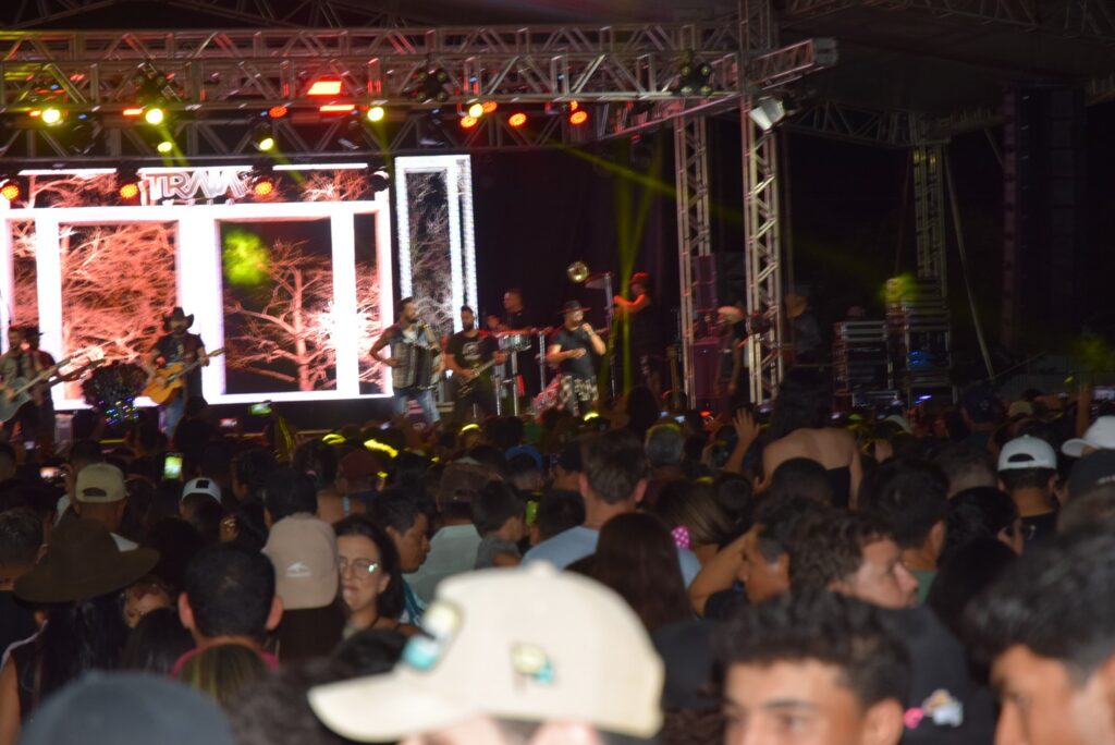 Show com grupo de renome nacional, Traia Véia, reuniu mais de 6 mil pessoas nas comemorações de final de ano, em Iguatemi Show com grupo de renome nacional, Traia Véia, reuniu mais de 6 mil pessoas nas comemorações de final de ano, em Iguatemi