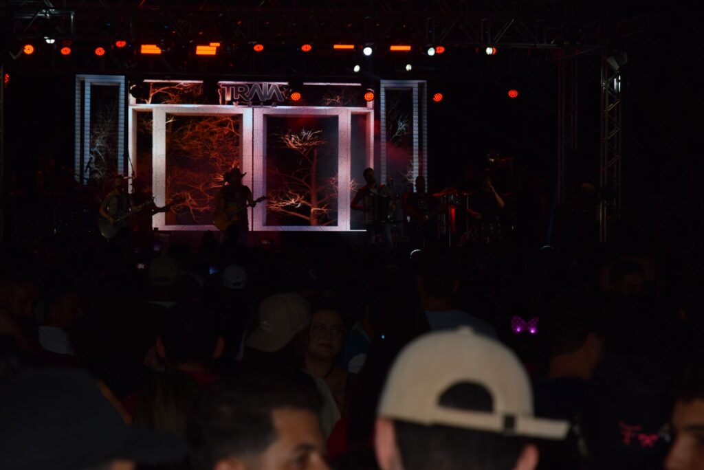 Show com grupo de renome nacional, Traia Véia, reuniu mais de 6 mil pessoas nas comemorações de final de ano, em Iguatemi Show com grupo de renome nacional, Traia Véia, reuniu mais de 6 mil pessoas nas comemorações de final de ano, em Iguatemi