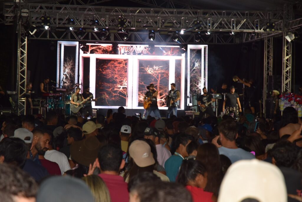 Show com grupo de renome nacional, Traia Véia, reuniu mais de 6 mil pessoas nas comemorações de final de ano, em Iguatemi Show com grupo de renome nacional, Traia Véia, reuniu mais de 6 mil pessoas nas comemorações de final de ano, em Iguatemi
