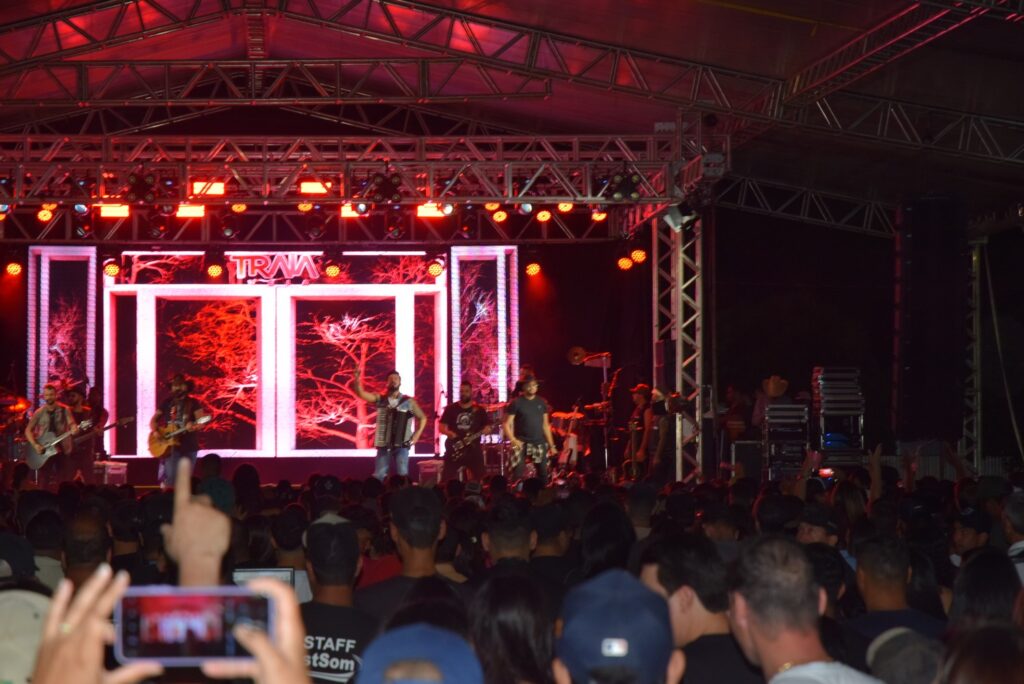 Show com grupo de renome nacional, Traia Véia, reuniu mais de 6 mil pessoas nas comemorações de final de ano, em Iguatemi Show com grupo de renome nacional, Traia Véia, reuniu mais de 6 mil pessoas nas comemorações de final de ano, em Iguatemi