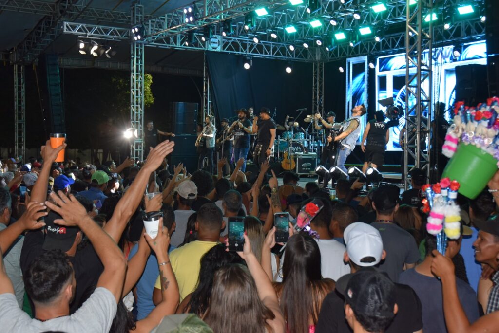 Show com grupo de renome nacional, Traia Véia, reuniu mais de 6 mil pessoas nas comemorações de final de ano, em Iguatemi Show com grupo de renome nacional, Traia Véia, reuniu mais de 6 mil pessoas nas comemorações de final de ano, em Iguatemi