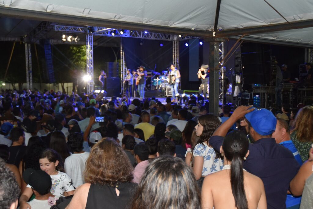 Show com grupo de renome nacional, Traia Véia, reuniu mais de 6 mil pessoas nas comemorações de final de ano, em Iguatemi Show com grupo de renome nacional, Traia Véia, reuniu mais de 6 mil pessoas nas comemorações de final de ano, em Iguatemi