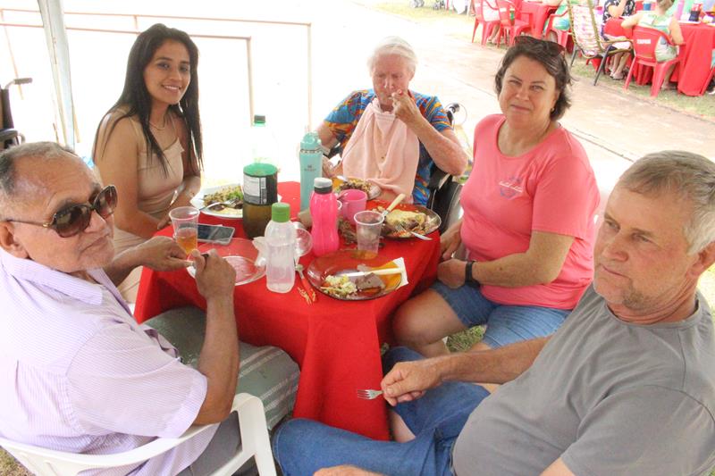 Lar Frei Fabiano de Cristo e Lions Clube promovem confraternização para idosos e familiares em Amambai Lar Frei Fabiano de Cristo e Lions Clube promovem confraternização para idosos e familiares em Amambai