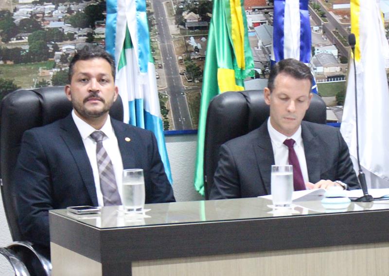 Ato de diplomação do prefeito eleito, Sérgio Barbosa, do vice, Jaime Vizotto, de vereadores e suplementes, em Amambai