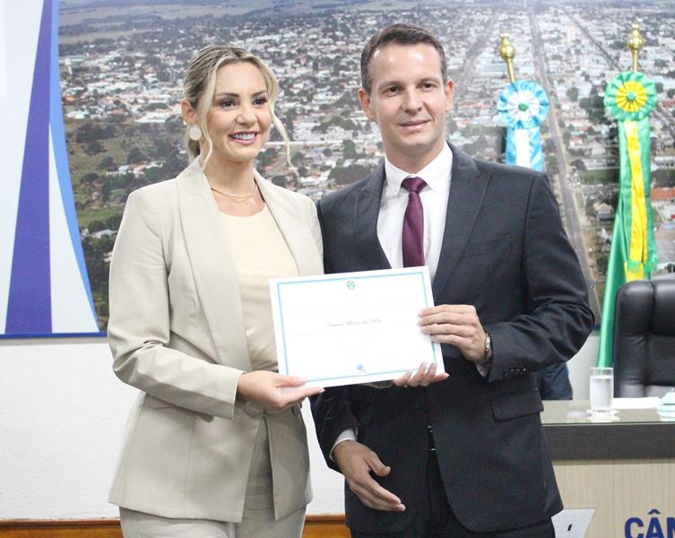 Ato de diplomação do prefeito eleito, Sérgio Barbosa, do vice, Jaime Vizotto, de vereadores e suplementes, em Amambai