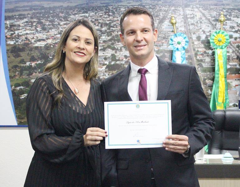 Ato de diplomação do prefeito eleito, Sérgio Barbosa, do vice, Jaime Vizotto, de vereadores e suplementes, em Amambai
