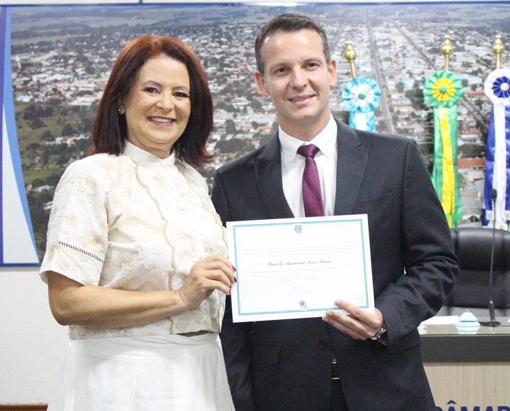 Ato de diplomação do prefeito eleito, Sérgio Barbosa, do vice, Jaime Vizotto, de vereadores e suplementes, em Amambai