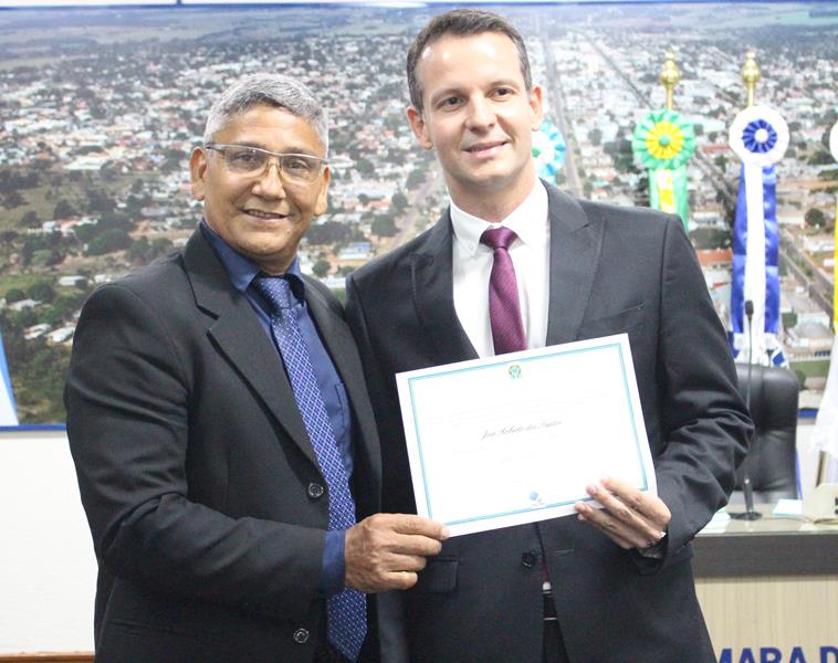 Ato de diplomação do prefeito eleito, Sérgio Barbosa, do vice, Jaime Vizotto, de vereadores e suplementes, em Amambai