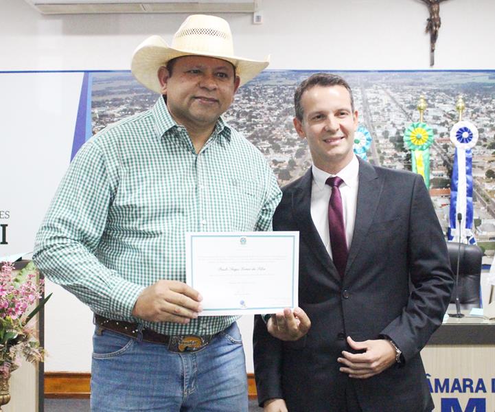 Ato de diplomação do prefeito eleito, Sérgio Barbosa, do vice, Jaime Vizotto, de vereadores e suplementes, em Amambai