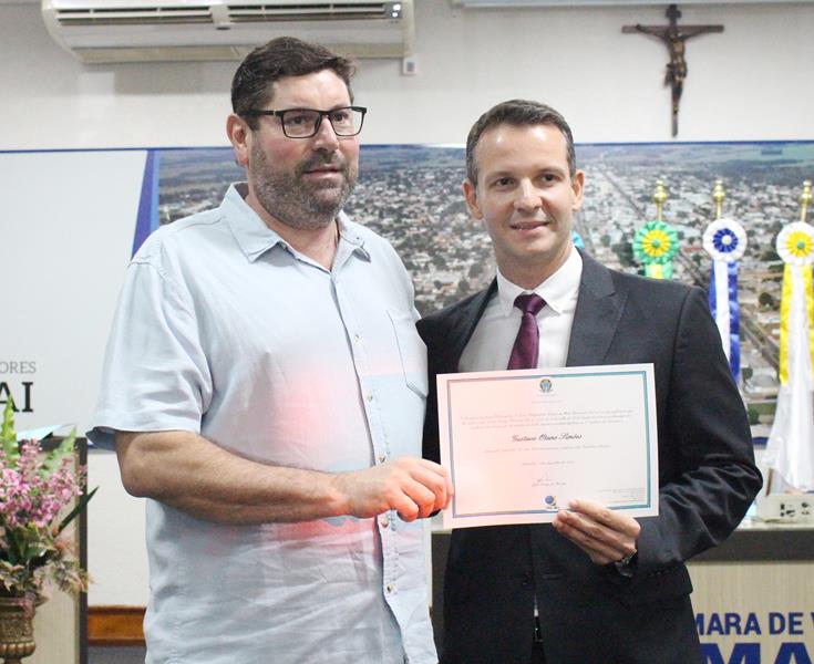 Ato de diplomação do prefeito eleito, Sérgio Barbosa, do vice, Jaime Vizotto, de vereadores e suplementes, em Amambai