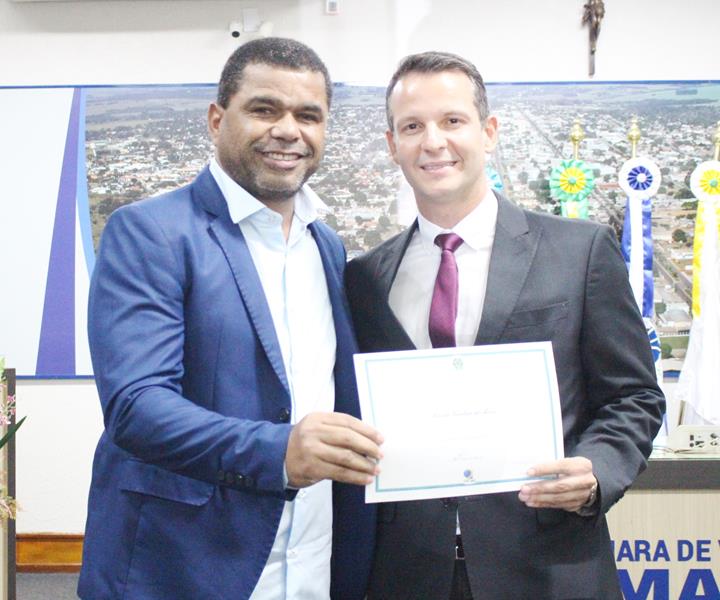 Ato de diplomação do prefeito eleito, Sérgio Barbosa, do vice, Jaime Vizotto, de vereadores e suplementes, em Amambai