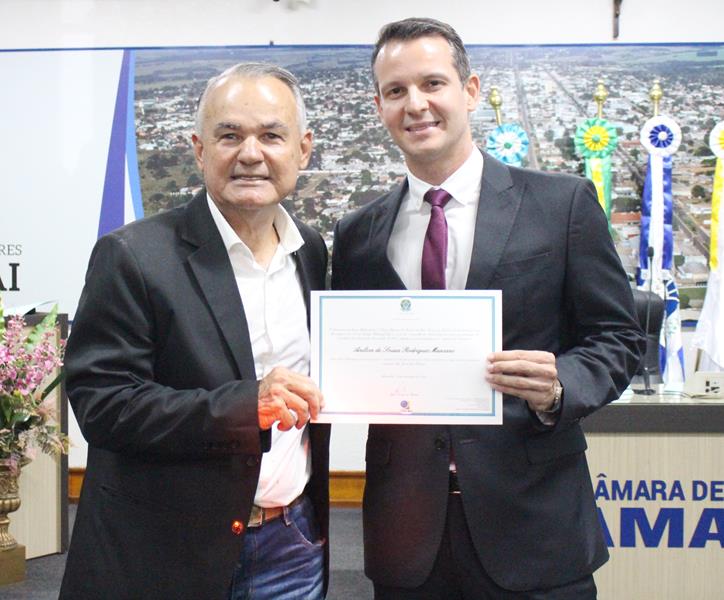 Ato de diplomação do prefeito eleito, Sérgio Barbosa, do vice, Jaime Vizotto, de vereadores e suplementes, em Amambai