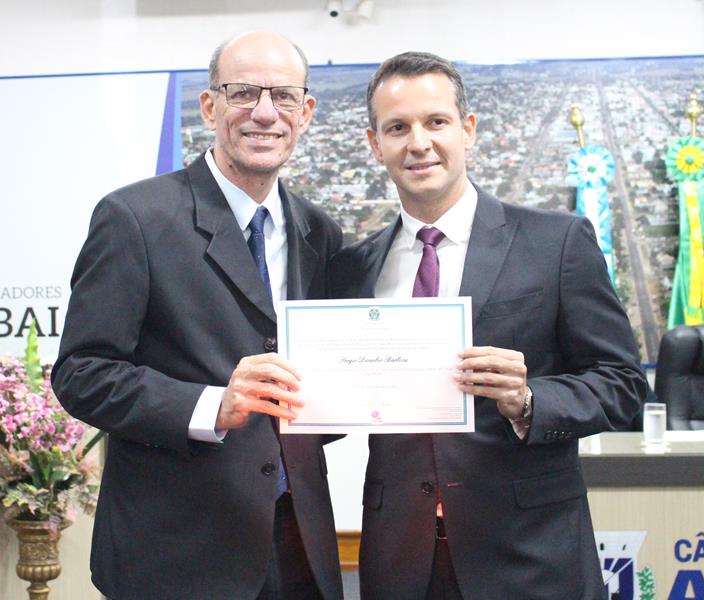 Ato de diplomação do prefeito eleito, Sérgio Barbosa, do vice, Jaime Vizotto, de vereadores e suplementes, em Amambai