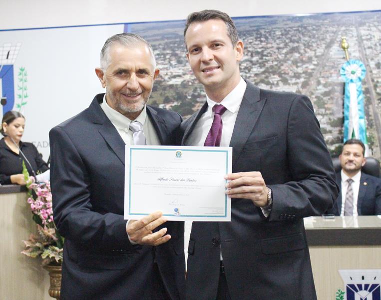 Prefeito, vice-prefeito e vereadores eleitos e reeleitos em Paranhos foram diplomados