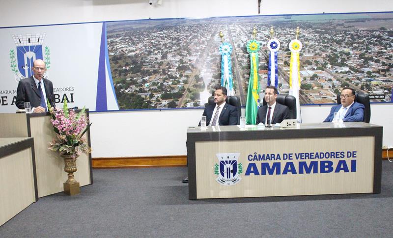 Ato de diplomação do prefeito eleito, Sérgio Barbosa, do vice, Jaime Vizotto, de vereadores e suplementes, em Amambai