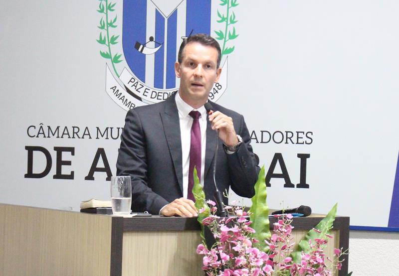 Ato de diplomação do prefeito eleito, Sérgio Barbosa, do vice, Jaime Vizotto, de vereadores e suplementes, em Amambai