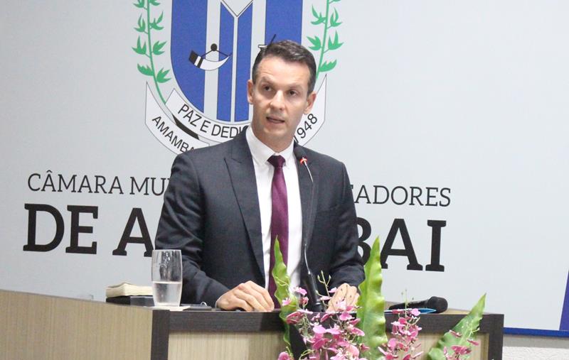 Ato de diplomação do prefeito eleito, Sérgio Barbosa, do vice, Jaime Vizotto, de vereadores e suplementes, em Amambai