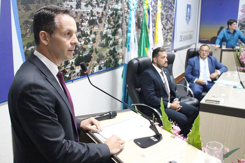 Ato de diplomação do prefeito eleito, Sérgio Barbosa, do vice, Jaime Vizotto, de vereadores e suplementes, em Amambai