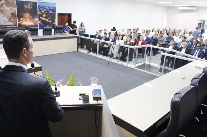 Ato de diplomação do prefeito eleito, Sérgio Barbosa, do vice, Jaime Vizotto, de vereadores e suplementes, em Amambai