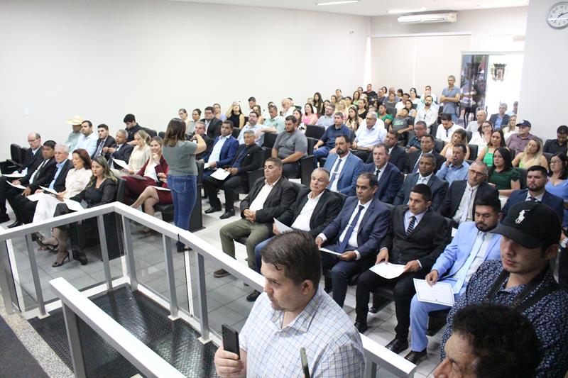 Prefeito, vice-prefeito e vereadores eleitos e reeleitos em Paranhos foram diplomados