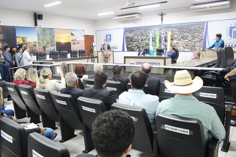 Ato de diplomação do prefeito eleito, Sérgio Barbosa, do vice, Jaime Vizotto, de vereadores e suplementes, em Amambai