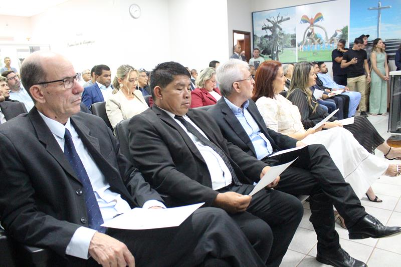 Ato de diplomação do prefeito eleito, Sérgio Barbosa, do vice, Jaime Vizotto, de vereadores e suplementes, em Amambai