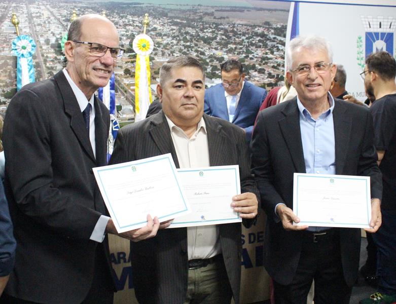 Ato de diplomação do prefeito eleito, Sérgio Barbosa, do vice, Jaime Vizotto, de vereadores e suplementes, em Amambai