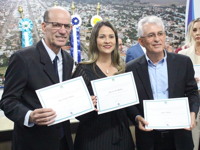Ato de diplomação do prefeito eleito, Sérgio Barbosa, do vice, Jaime Vizotto, de vereadores e suplementes, em Amambai