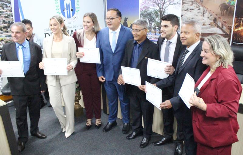 Ato de diplomação do prefeito eleito, Sérgio Barbosa, do vice, Jaime Vizotto, de vereadores e suplementes, em Amambai