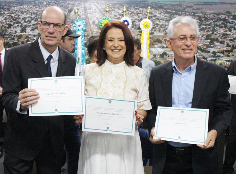 Ato de diplomação do prefeito eleito, Sérgio Barbosa, do vice, Jaime Vizotto, de vereadores e suplementes, em Amambai