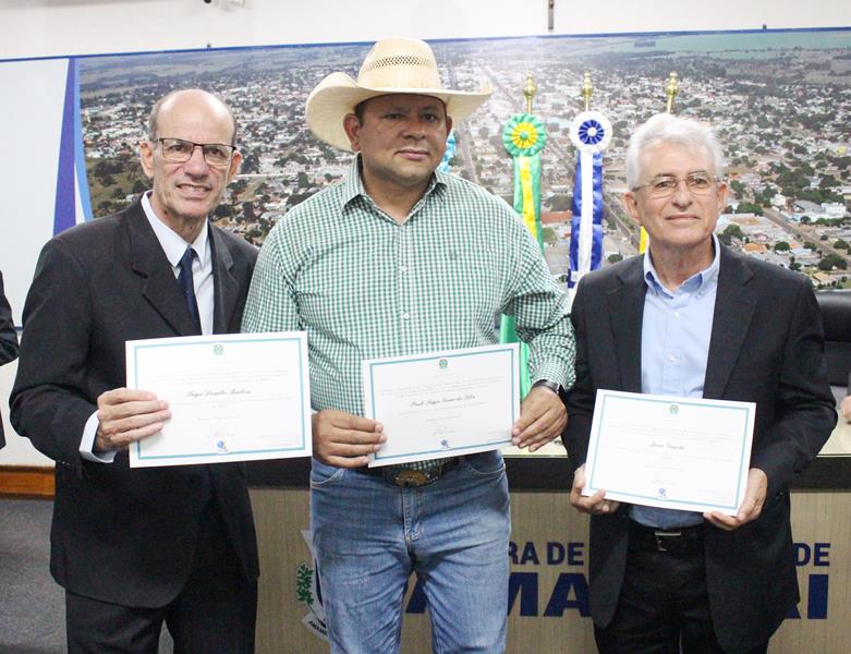 Ato de diplomação do prefeito eleito, Sérgio Barbosa, do vice, Jaime Vizotto, de vereadores e suplementes, em Amambai