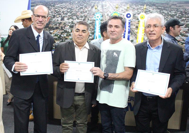 Ato de diplomação do prefeito eleito, Sérgio Barbosa, do vice, Jaime Vizotto, de vereadores e suplementes, em Amambai