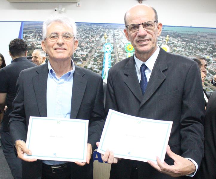Ato de diplomação do prefeito eleito, Sérgio Barbosa, do vice, Jaime Vizotto, de vereadores e suplementes, em Amambai