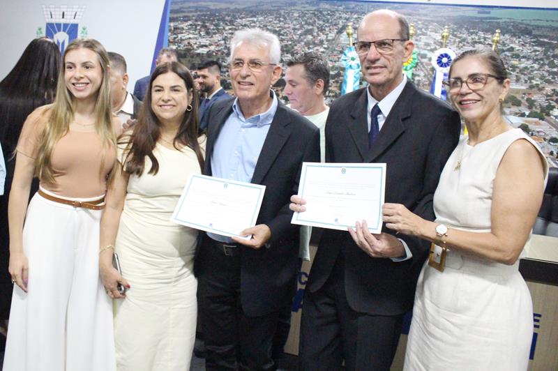 Ato de diplomação do prefeito eleito, Sérgio Barbosa, do vice, Jaime Vizotto, de vereadores e suplementes, em Amambai