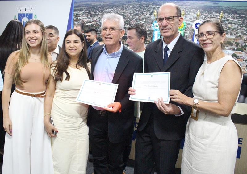 Ato de diplomação do prefeito eleito, Sérgio Barbosa, do vice, Jaime Vizotto, de vereadores e suplementes, em Amambai