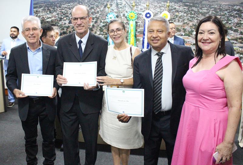 Ato de diplomação do prefeito eleito, Sérgio Barbosa, do vice, Jaime Vizotto, de vereadores e suplementes, em Amambai