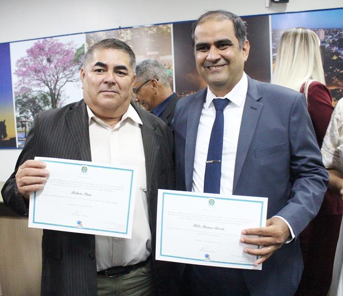Ato de diplomação do prefeito eleito, Sérgio Barbosa, do vice, Jaime Vizotto, de vereadores e suplementes, em Amambai