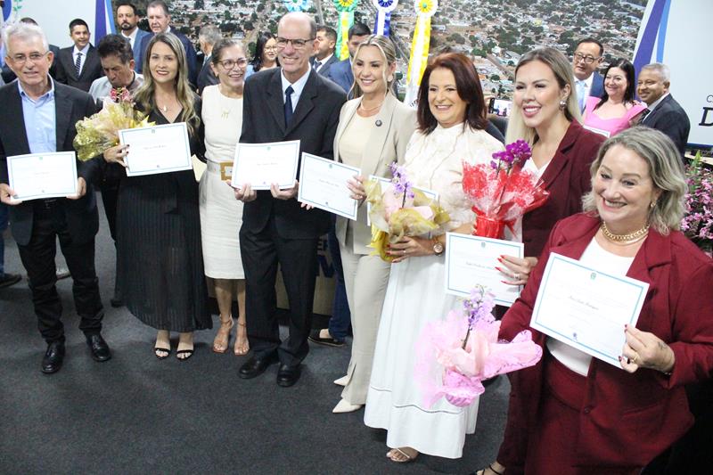 Ato de diplomação do prefeito eleito, Sérgio Barbosa, do vice, Jaime Vizotto, de vereadores e suplementes, em Amambai