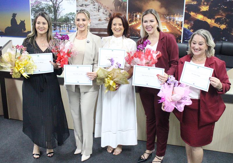 Ato de diplomação do prefeito eleito, Sérgio Barbosa, do vice, Jaime Vizotto, de vereadores e suplementes, em Amambai