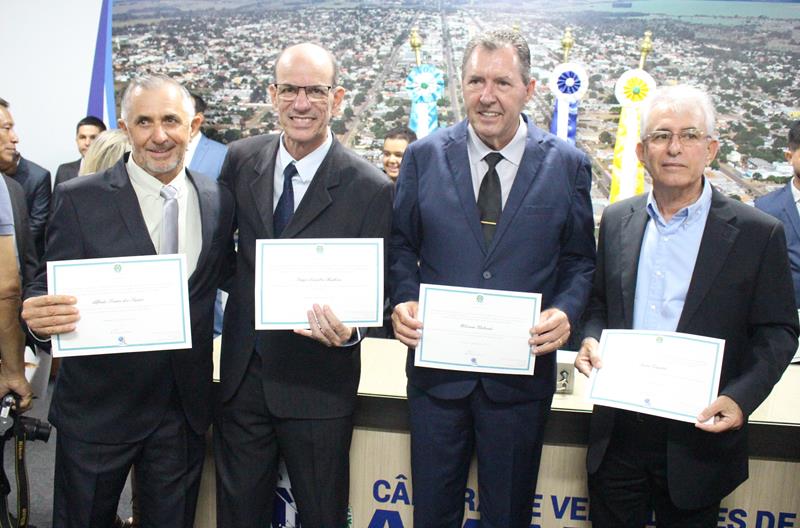 Ato de diplomação do prefeito eleito, Sérgio Barbosa, do vice, Jaime Vizotto, de vereadores e suplementes, em Amambai