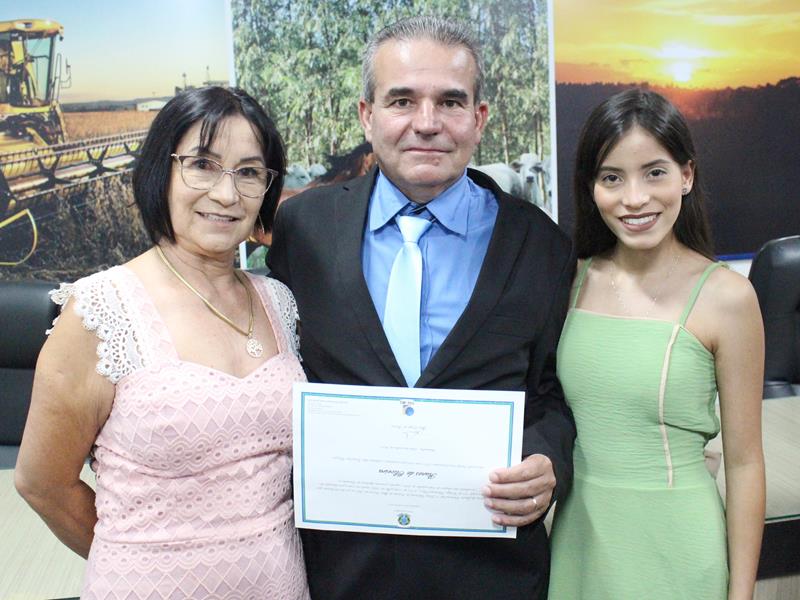 Ato de diplomação do prefeito eleito, Sérgio Barbosa, do vice, Jaime Vizotto, de vereadores e suplementes, em Amambai