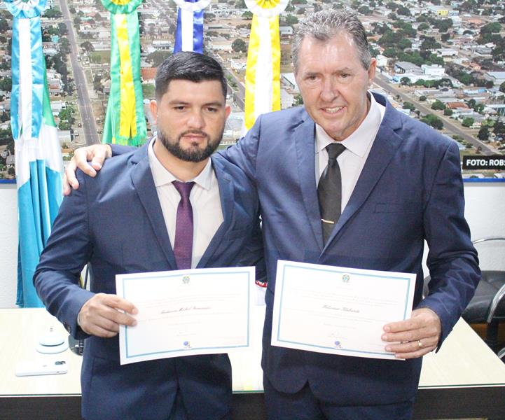 Prefeito, vice-prefeito e vereadores eleitos e reeleitos em Paranhos foram diplomados
