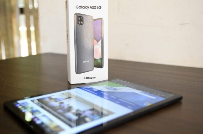 Tablet-e-celular-que-serao-entreguas-aos-Agentes-de-saude-Foto-Bruno-Rezende-01-730x480
