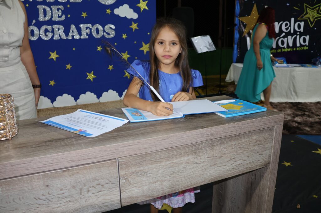 Noite de Autógrafos marca celebração do Projeto Estrela Literária, em Paranhos Noite de Autógrafos marca celebração do Projeto Estrela Literária, em Paranhos