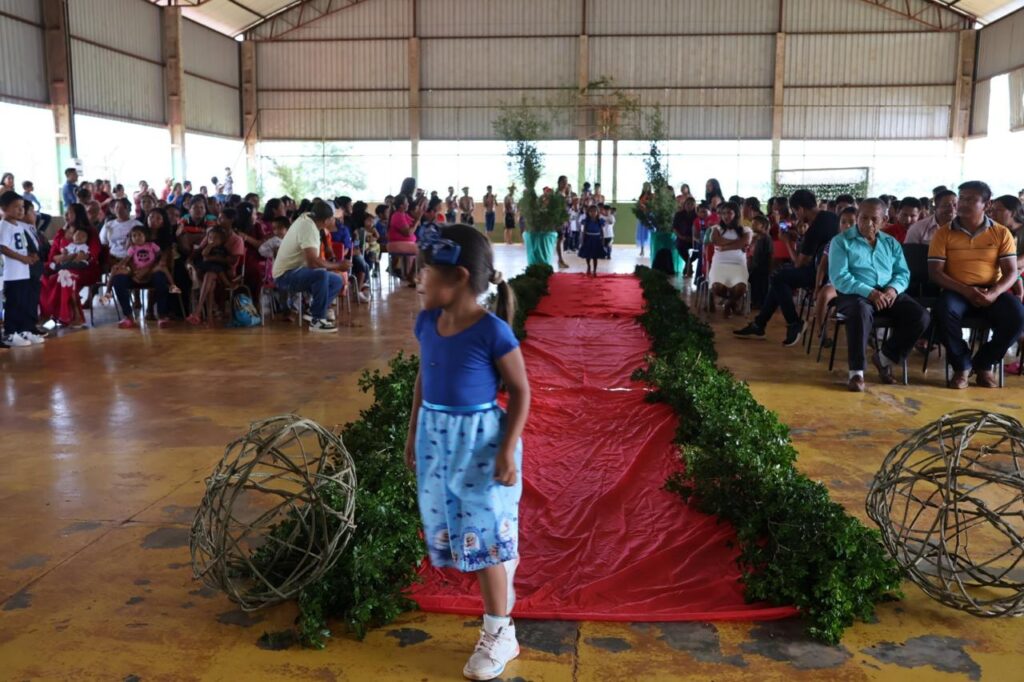Cerimônia de Entrega de Certificados na Escola Pancho Romero é realizada em Paranhos Cerimônia de Entrega de Certificados na Escola Pancho Romero é realizada em Paranhos
