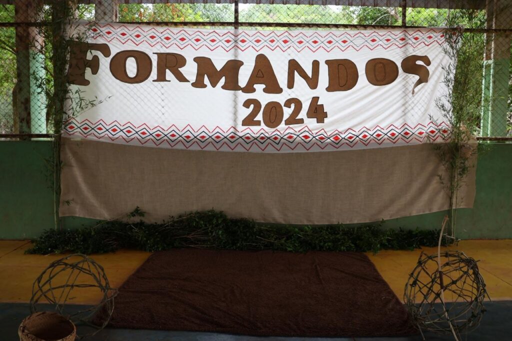 Cerimônia de Entrega de Certificados na Escola Pancho Romero é realizada em Paranhos Cerimônia de Entrega de Certificados na Escola Pancho Romero é realizada em Paranhos