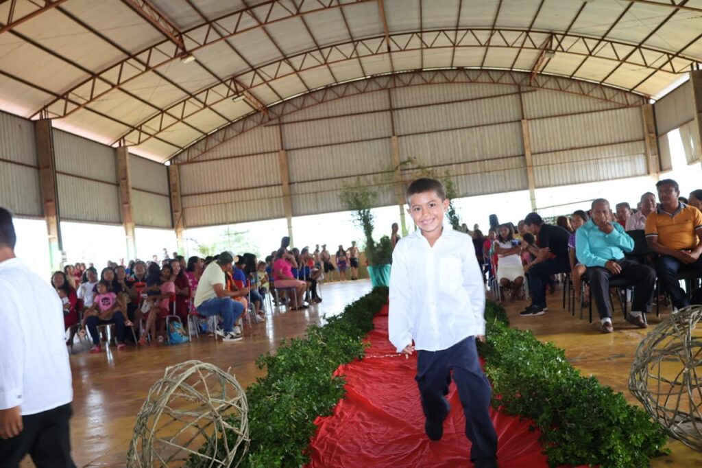 Cerimônia de Entrega de Certificados na Escola Pancho Romero é realizada em Paranhos Cerimônia de Entrega de Certificados na Escola Pancho Romero é realizada em Paranhos