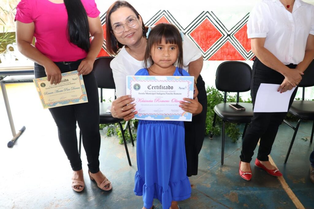 Cerimônia de Entrega de Certificados na Escola Pancho Romero é realizada em Paranhos Cerimônia de Entrega de Certificados na Escola Pancho Romero é realizada em Paranhos